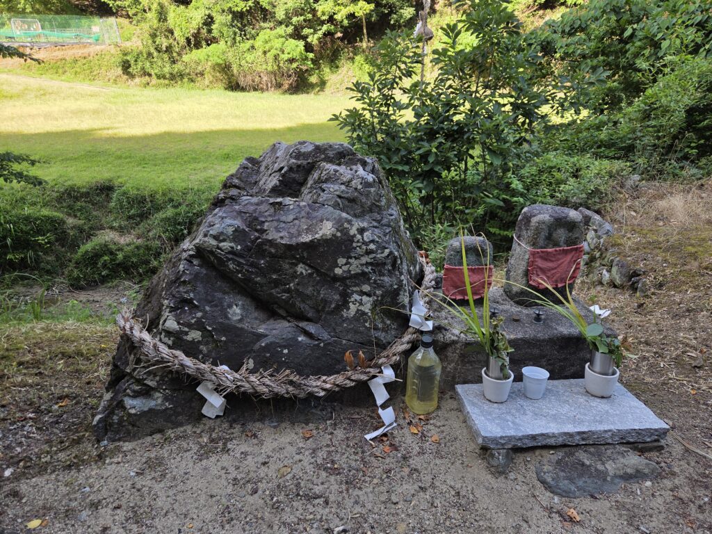 Sacred Rock and Jizo in Oku-Asuka