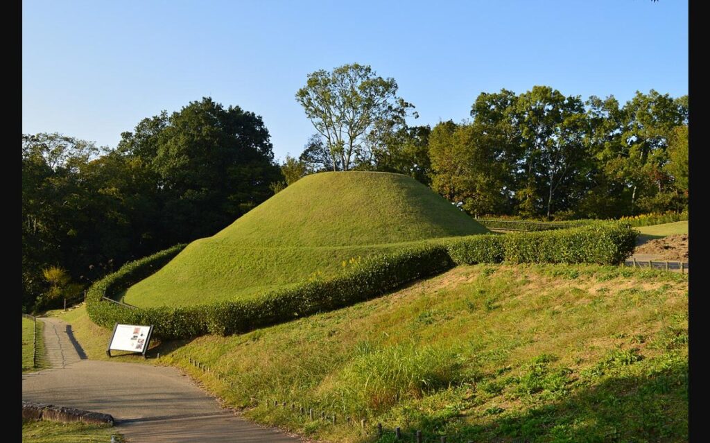 The grass-covered mound of Takamatsuzuka Tomb, one of the two Takamatsuzuka Kitora tombs near Asuka Station.